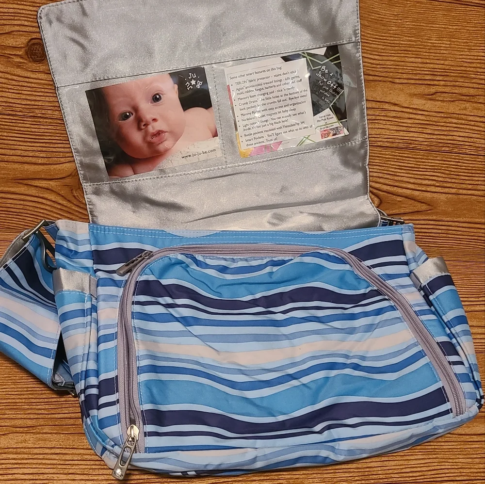 Jujube Classic Messenger Be All Diaper Bag with Changing Pad Cloud Break